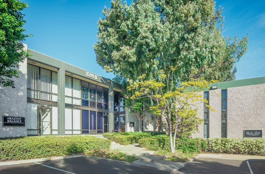 729 W 16th St, Costa Mesa, CA for lease - Primary Photo - Image 1 of 7