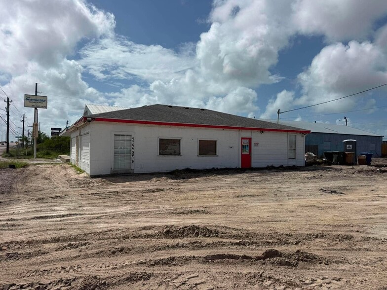 9906 S Padre Island Dr, Corpus Christi, TX for lease - Building Photo - Image 2 of 5