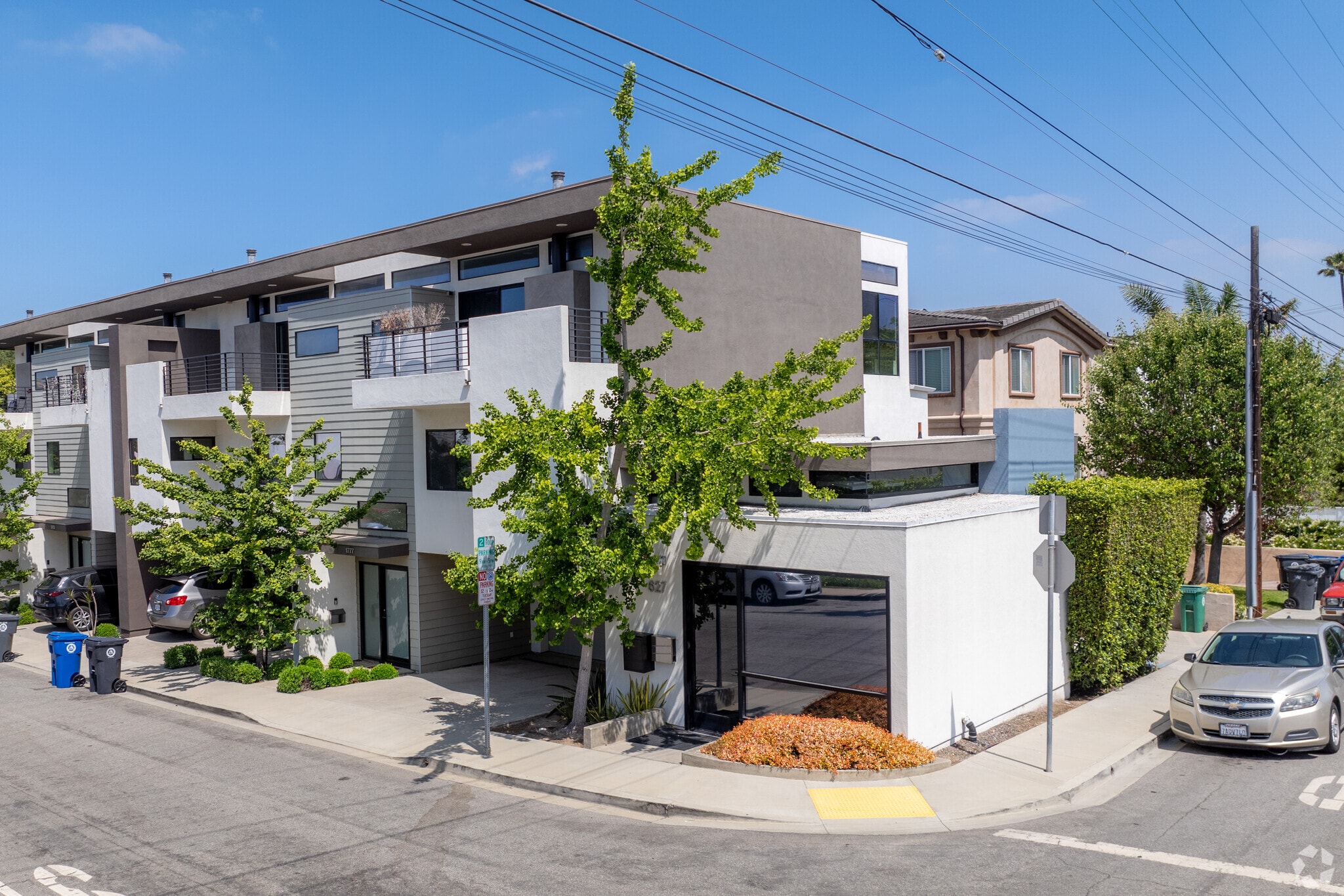 627 Aviation Way, Manhattan Beach, CA for lease Building Photo- Image 1 of 28