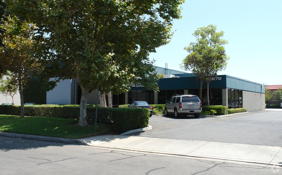 16662-16672 Millikan Ave, Irvine, CA à louer - Photo du bâtiment - Image 2 de 5