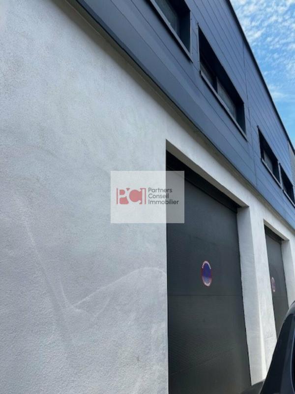 Flex in Nîmes for lease Building Photo- Image 1 of 4