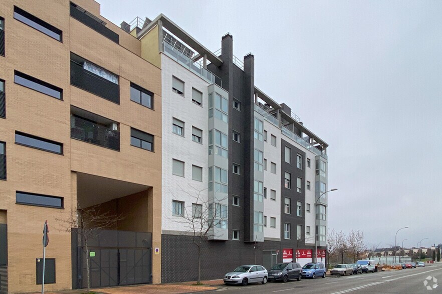 Calle Villaluenga de la Sagra, 7, Madrid, Madrid à vendre - Photo du bâtiment - Image 2 de 3