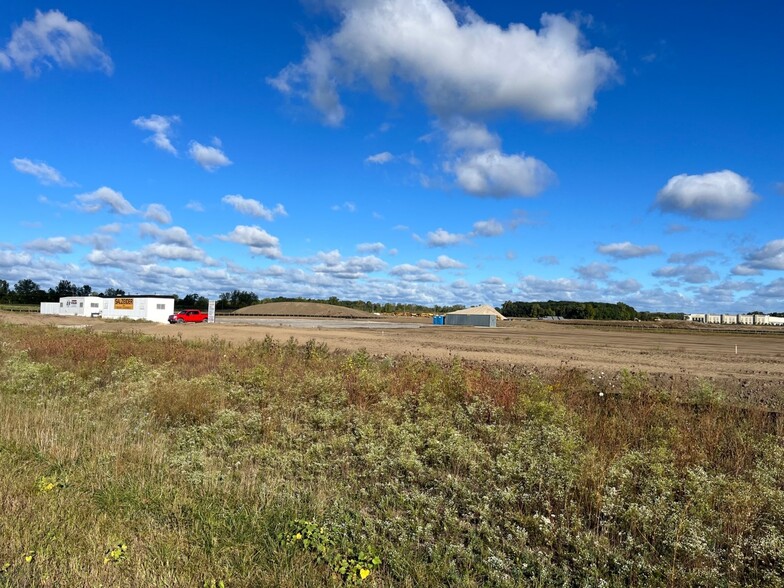 32870 Wick Rd, Romulus, MI à louer - Photo de construction - Image 1 de 1