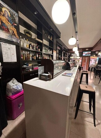 Plus de détails pour Multi-résidentiel à vendre