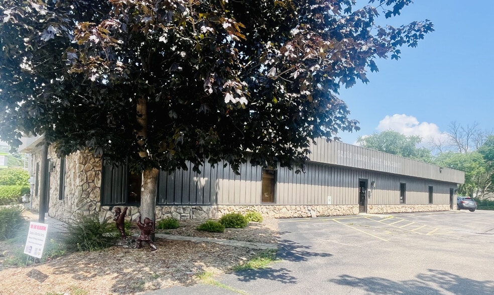 532 N Richmond St, Appleton, WI for lease - Building Photo - Image 2 of 3