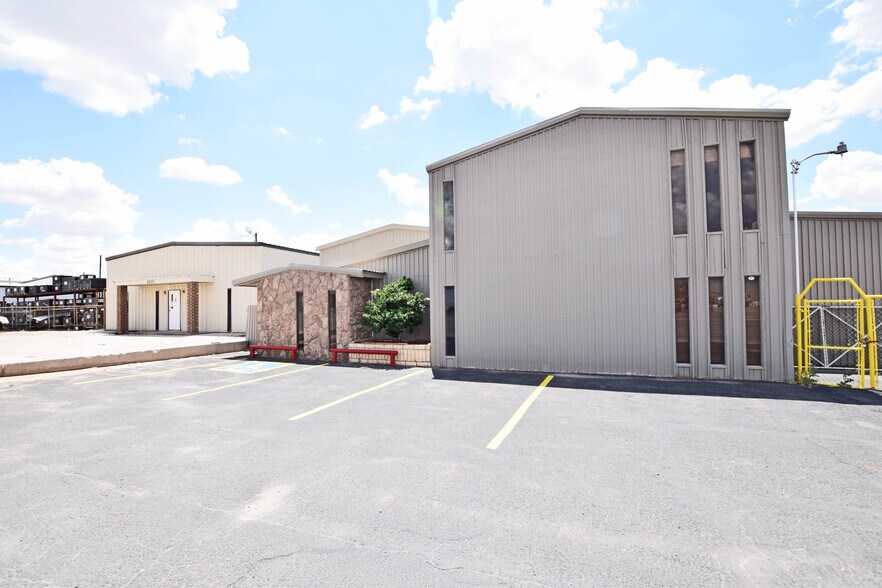 2601 W 42nd St, Odessa, TX for lease - Building Photo - Image 2 of 48