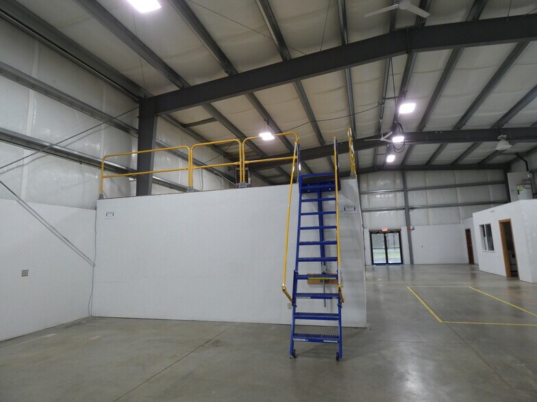 281 W Business Park Loop, Shelton, WA à louer - Photo du bâtiment - Image 1 de 26