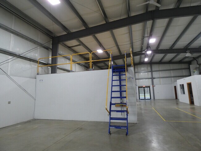 Plus de détails pour 281 W Business Park Loop, Shelton, WA - Industriel à louer