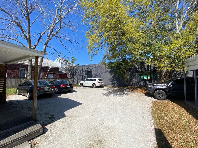 704 Meeting St, Charleston, SC à louer - Photo du bâtiment - Image 3 de 8