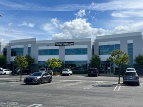 7663 N San Fernando Rd, Burbank, CA à louer Photo intérieure- Image 1 de 13