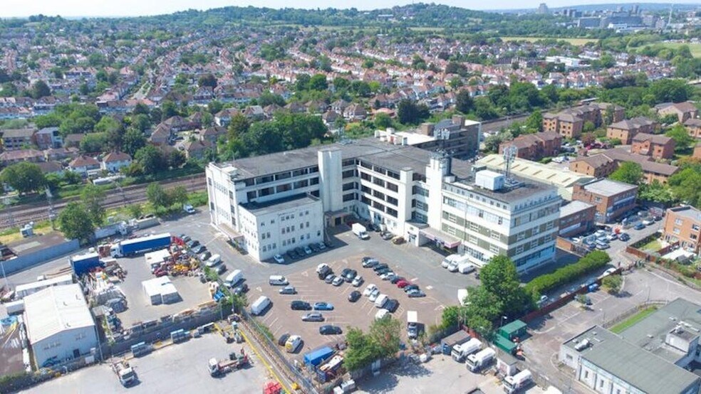 East Ln, Wembley à louer - Photo du bâtiment - Image 1 de 12