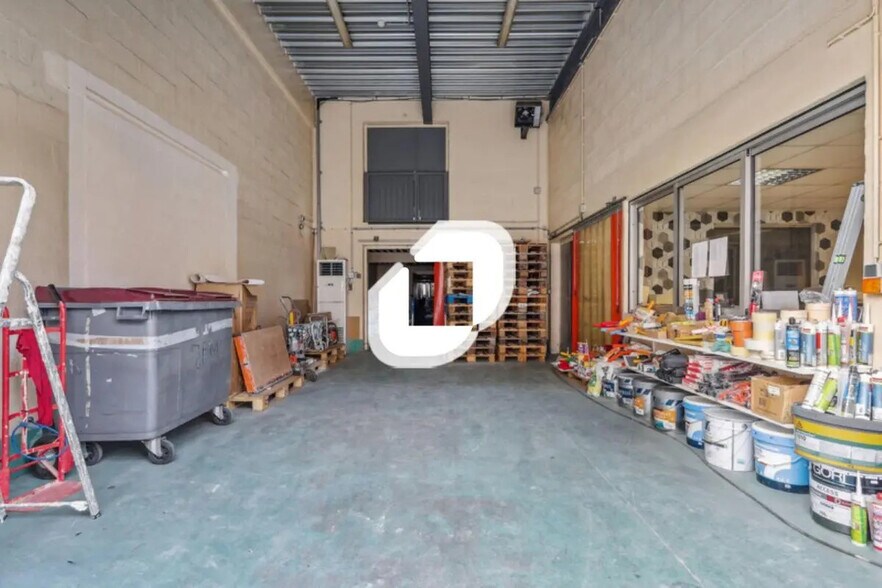 Flex in Boissy-Saint-Léger for lease - Interior Photo - Image 2 of 13