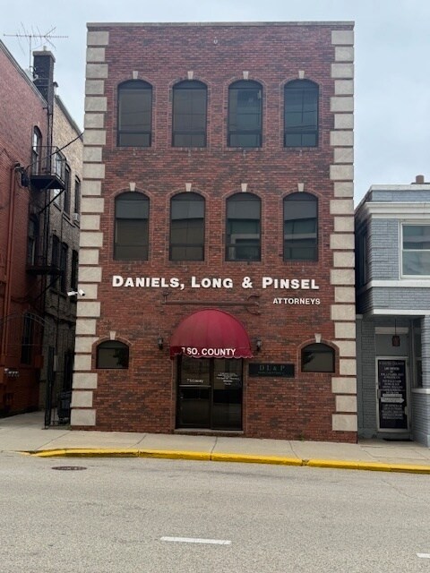 7 S County St, Waukegan, IL à vendre Photo du bâtiment- Image 1 de 2