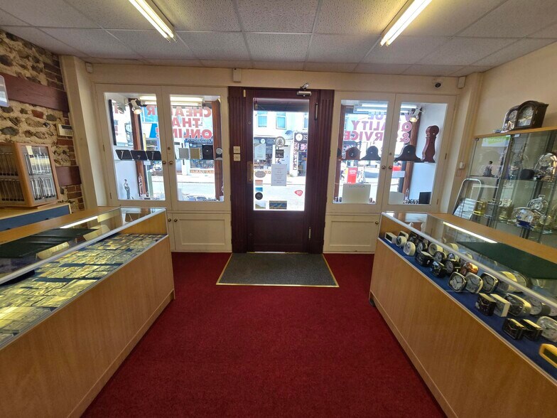 1 High Street, Bognor Regis for sale - Interior Photo - Image 3 of 4