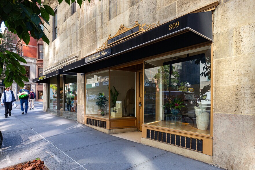 809-811 Madison Ave, New York, NY à louer - Photo du bâtiment - Image 2 de 22