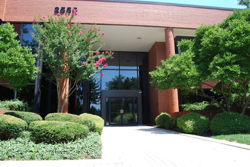 2555 Kingston Rd, York, PA for lease - Building Photo - Image 2 of 16