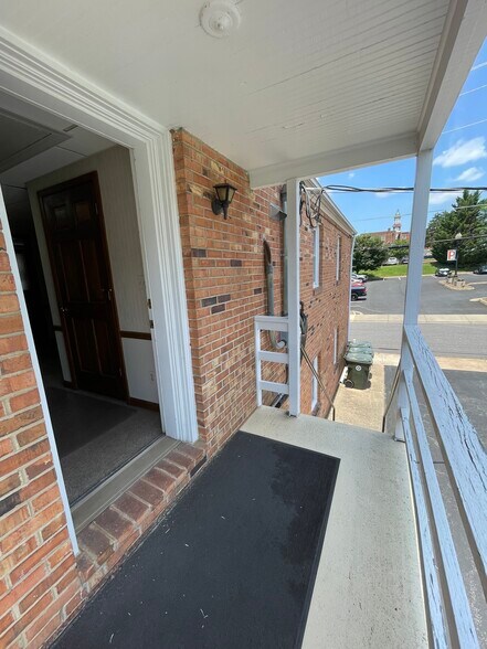 301 S West St, Culpeper, VA à louer - Photo du bâtiment - Image 3 de 3