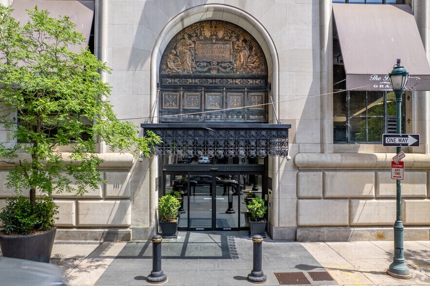 111 S 15th St, Philadelphia, PA for lease - Building Photo - Image 2 of 5
