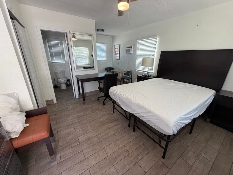 1466 De Leon St, Clearwater, FL à vendre - Photo du bâtiment - Image 2 de 3