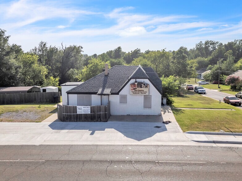 3700 Trellis Ct, Oklahoma City, OK à vendre - Photo du bâtiment - Image 3 de 35