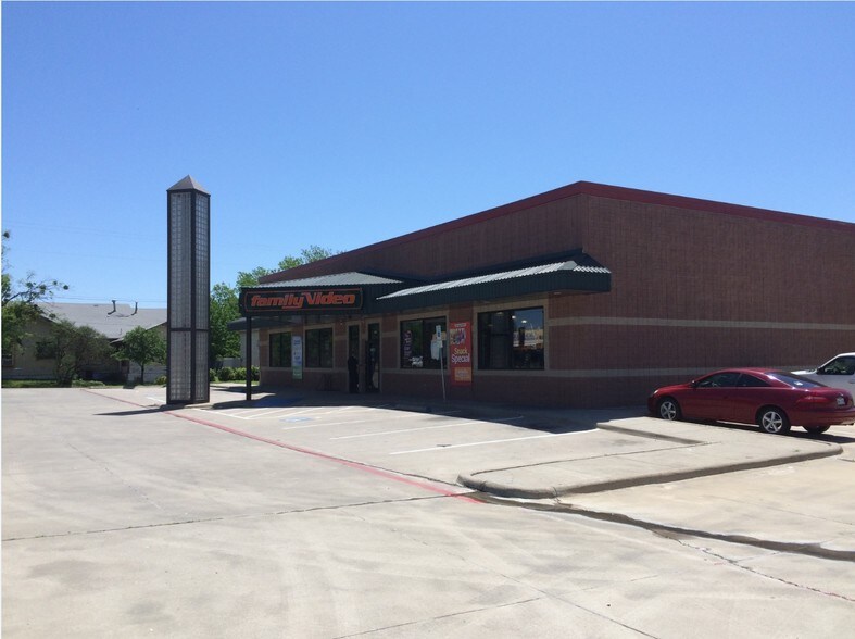 1407 Live Oak St, Commerce, TX à louer - Photo du bâtiment - Image 2 de 4