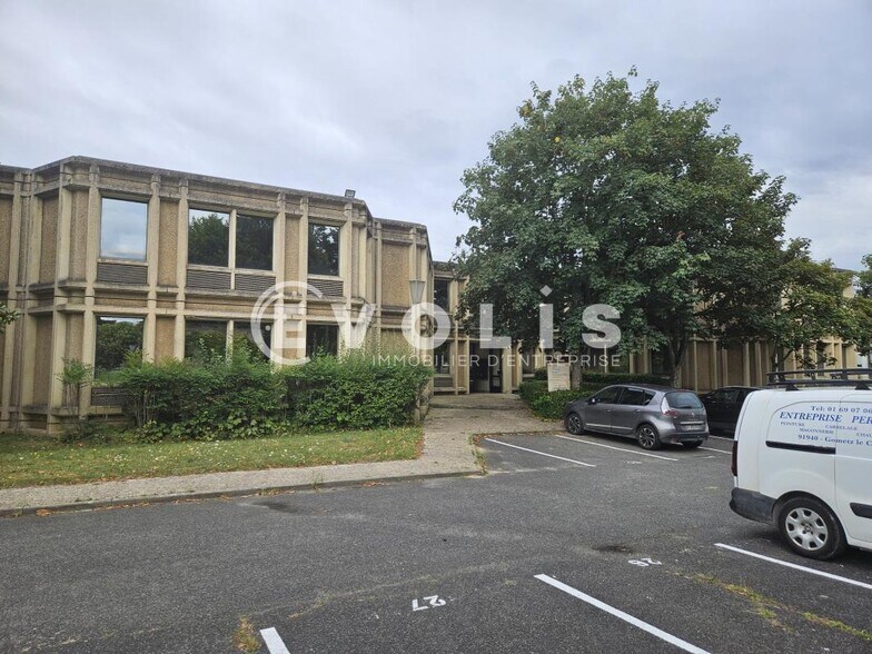 Office in Saint Aubin for lease - Building Photo - Image 1 of 10