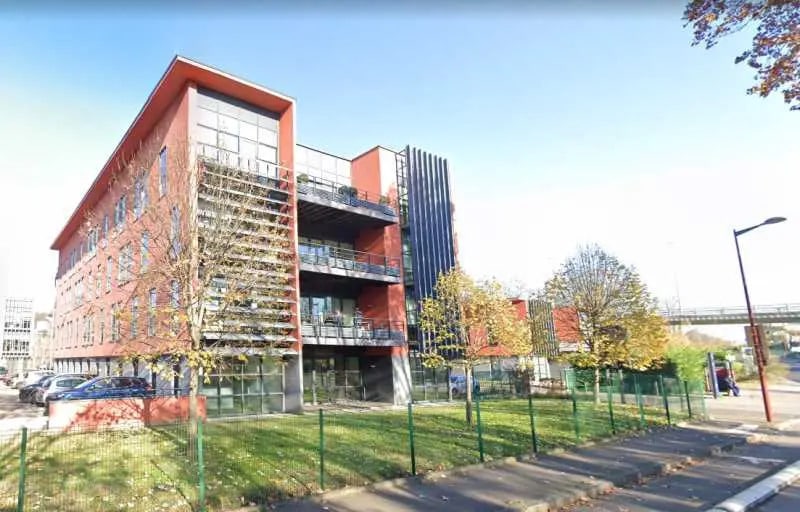 Office in Caluire-et-Cuire for lease Primary Photo- Image 1 of 11