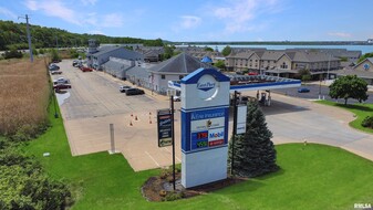 EastPort Plaza - Convenience Store