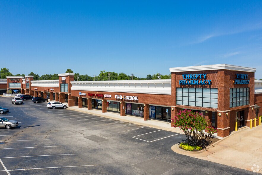200-230 S Santa Fe Ave, Edmond, OK à louer - Photo du bâtiment - Image 3 de 7