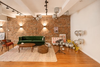 52 Powell St, Vancouver, BC for lease Interior Photo- Image 2 of 3