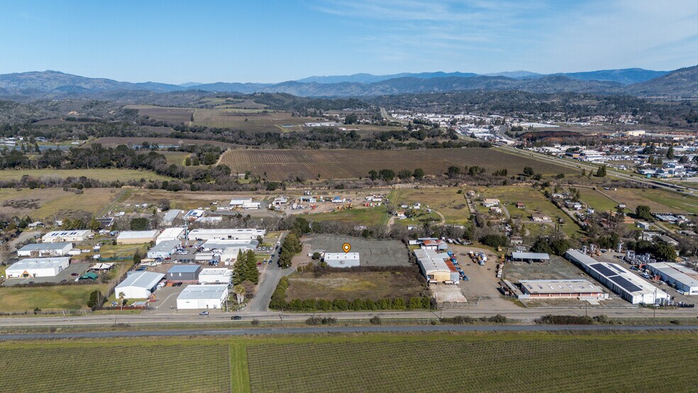 450 Orr Springs Rd, Ukiah, CA à louer - Aérien - Image 2 de 7