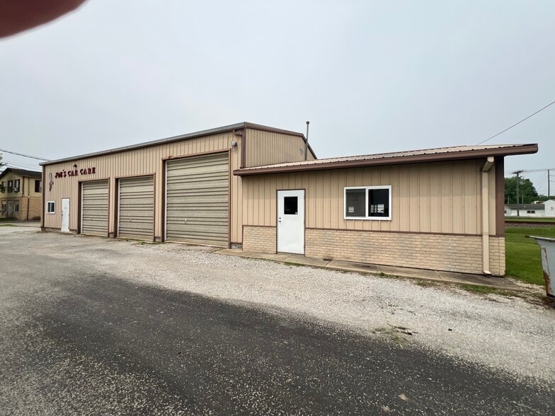 202 N. Sixth St, Altamont, IL à vendre - Photo du bâtiment - Image 3 de 20