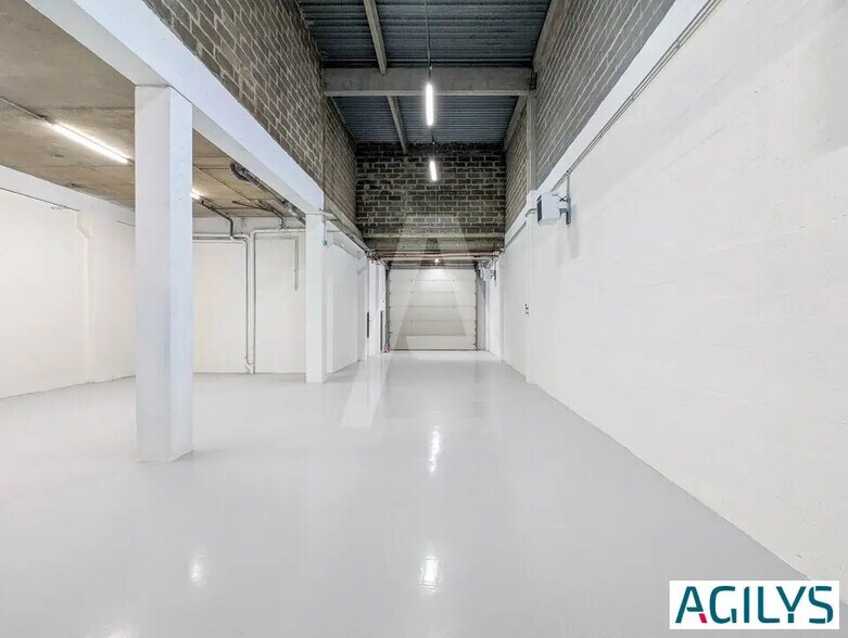 Flex in  for lease - Interior Photo - Image 2 of 6