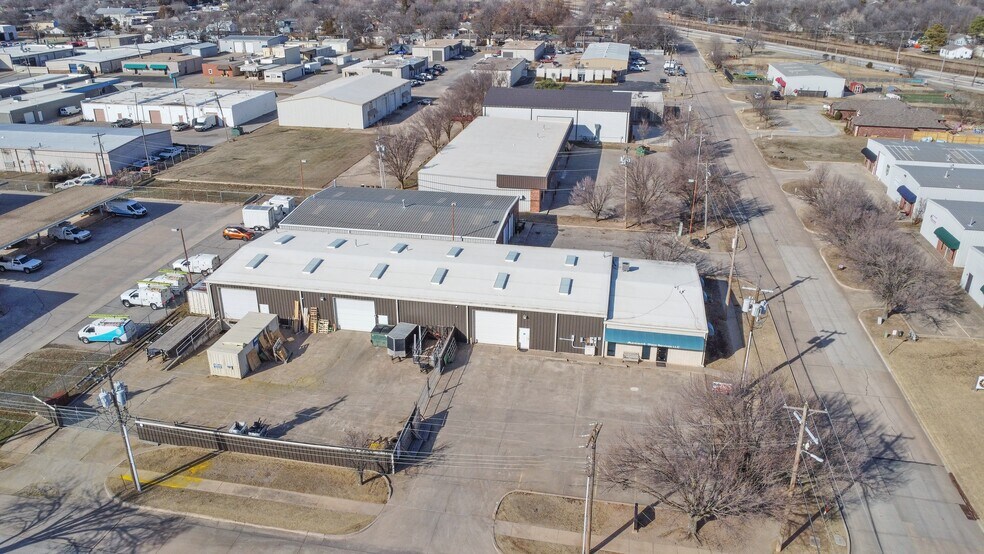 1006 N University Blvd, Norman, OK à louer - Photo du bâtiment - Image 3 de 6