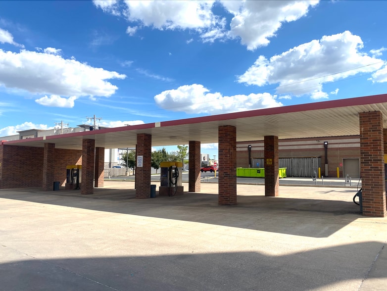 1505 Domino Dr, El Reno, OK for sale - Building Photo - Image 2 of 7