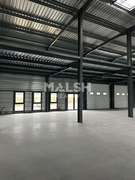 Flex dans Bourgoin-Jallieu à louer - Photo du bâtiment - Image 3 de 10