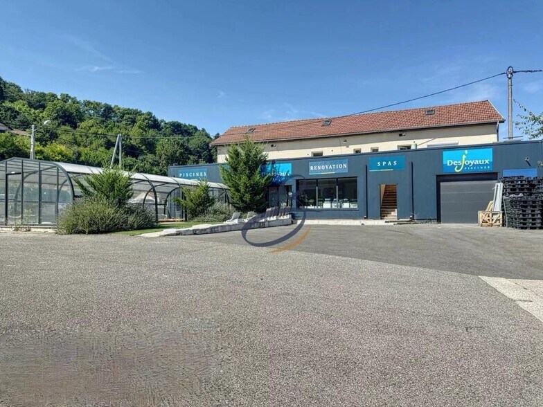 Retail in Bourgoin-Jallieu for lease - Building Photo - Image 3 of 6