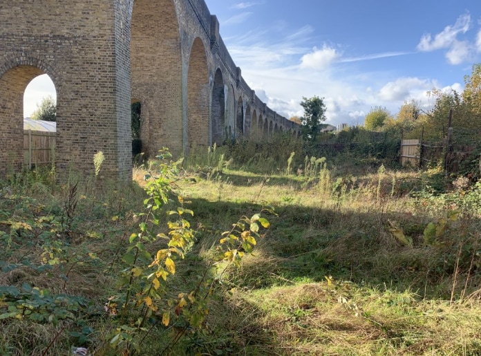 94 Angel Rd, Thames Ditton à louer Photo principale- Image 1 de 2