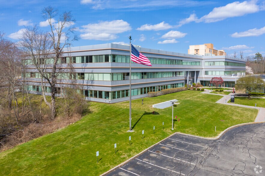 296 Concord Rd, Billerica, MA à vendre - Photo principale - Image 1 de 8