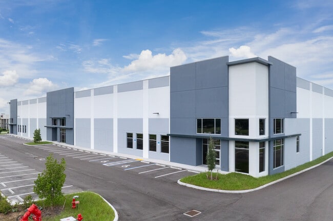 Plus de détails pour 14520 Global Pky, Fort Myers, FL - Industriel à louer