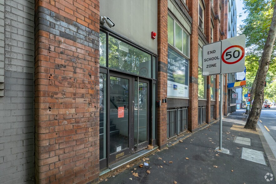 608 Harris St, Ultimo à louer - Photo du bâtiment - Image 2 de 5