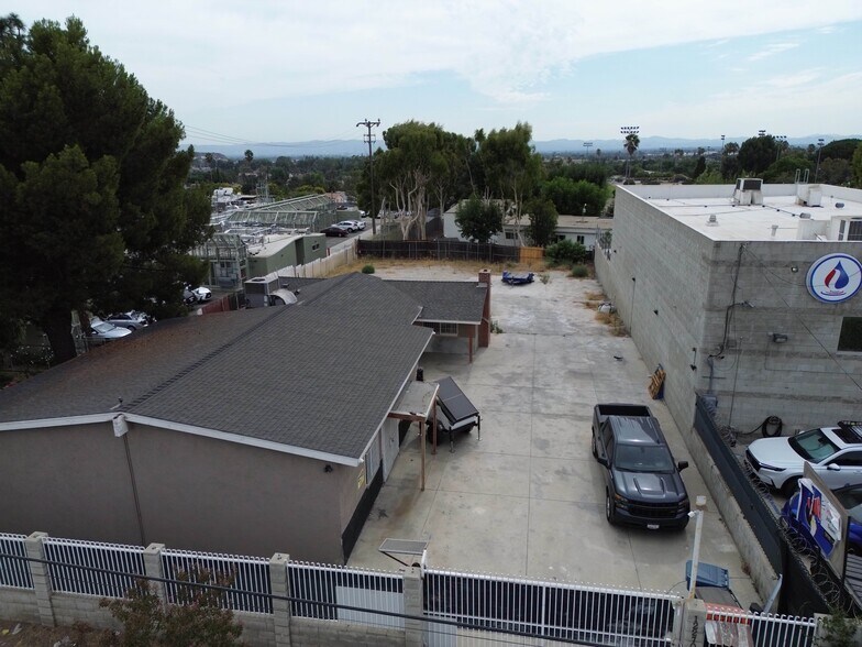 12270 Foothill Blvd, Sylmar, CA à louer - Photo du bâtiment - Image 1 de 17