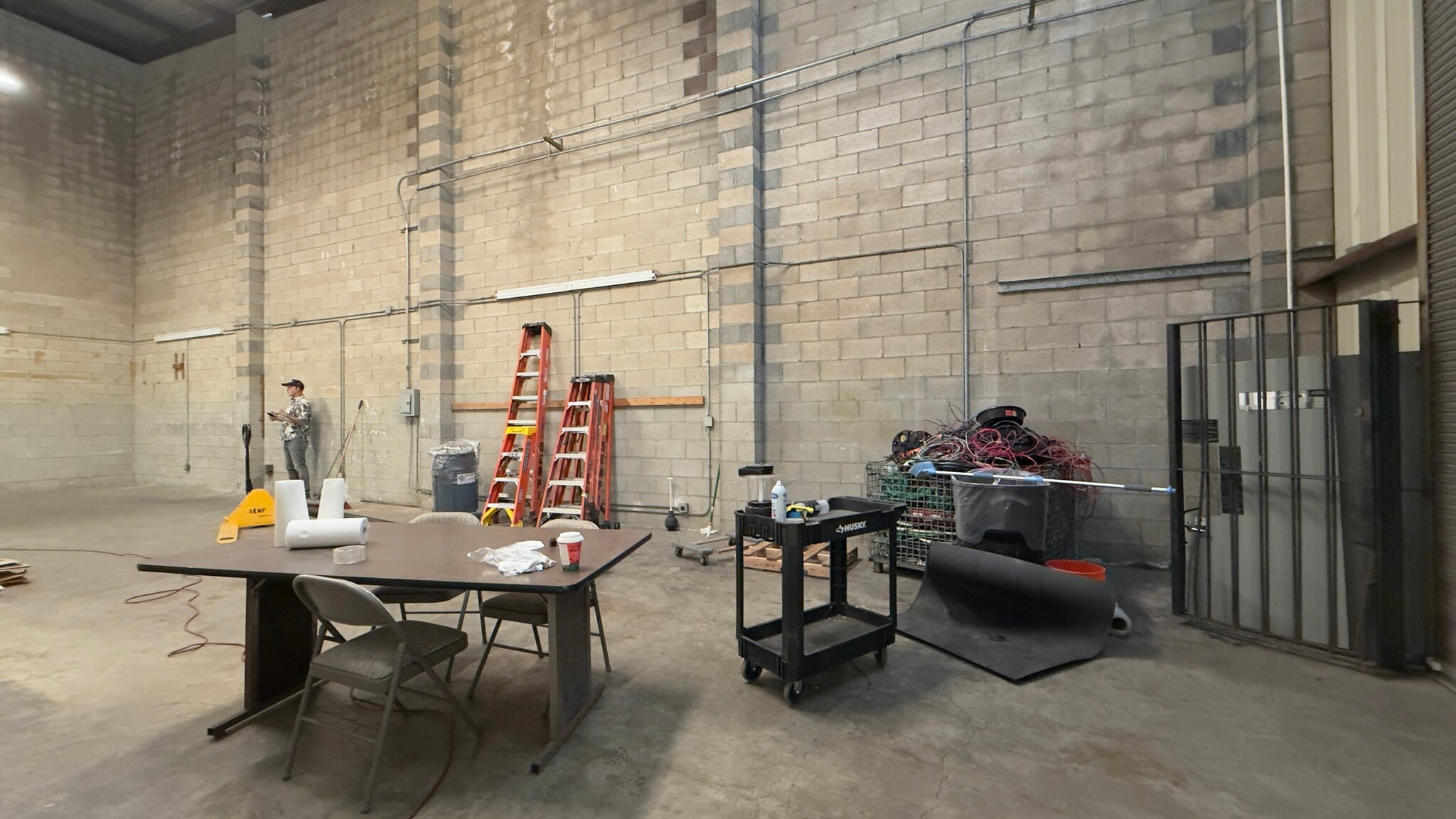 2007 Democrat St, Honolulu, HI for lease Interior Photo- Image 1 of 19