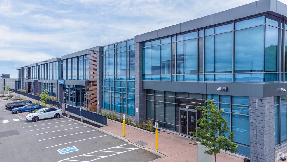 1415 Joshuas Creek Dr, Oakville, ON à louer - Photo du bâtiment - Image 3 de 5