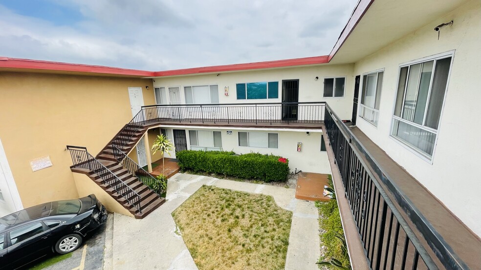 924 N Kingsley Dr, Los Angeles, CA for sale - Building Photo - Image 3 of 4