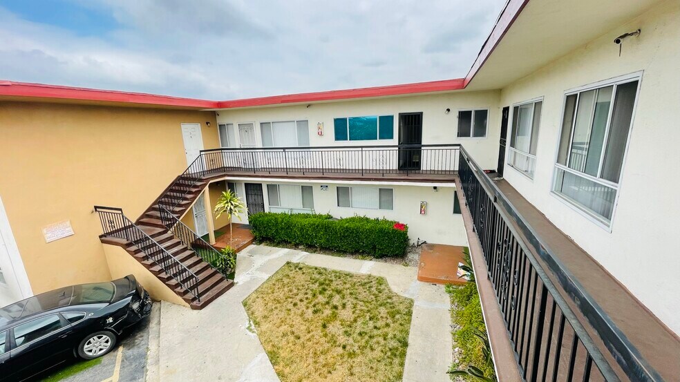 924 N Kingsley Dr, Los Angeles, CA à vendre - Photo du bâtiment - Image 3 de 4