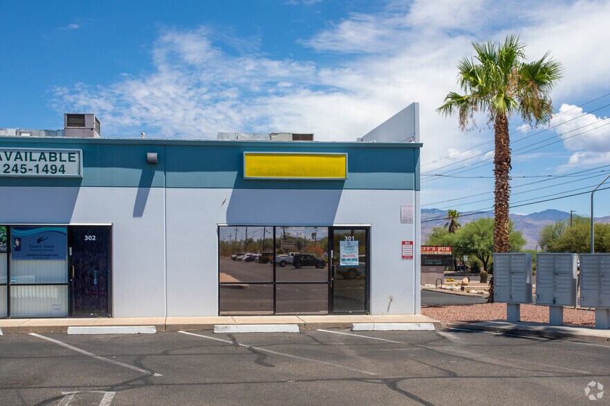 140 S Camino Seco, Tucson, AZ à louer - Photo du bâtiment - Image 2 de 6