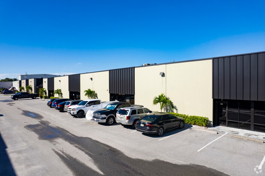 201 E Douglas Rd, Oldsmar, FL for lease - Building Photo - Image 2 of 6