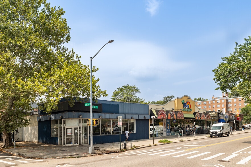 2402-2430 34th Ave, Astoria, NY à louer - Photo principale - Image 1 de 4