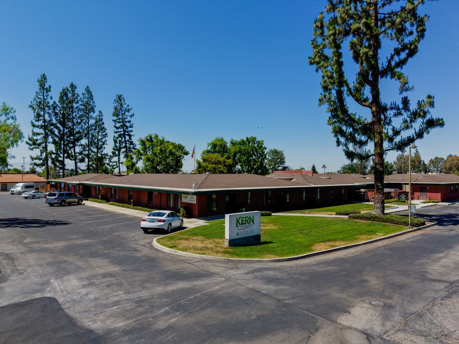 2525 N Chester Ave, Bakersfield, CA for sale Building Photo- Image 1 of 9